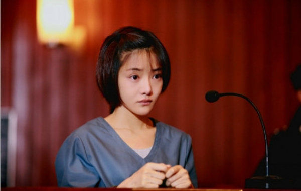 《<em>全民目击</em>》:叛逆富家女邓家佳的虐心之旅--小