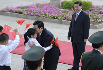 习近平为越南国家主席举行欢迎仪式