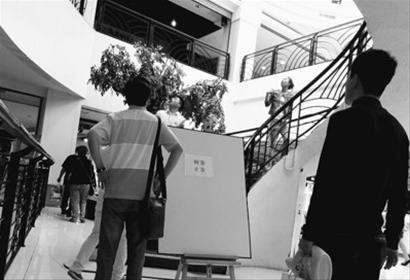 沈阳市中街一商场起火 疑为后厨操作不当所致