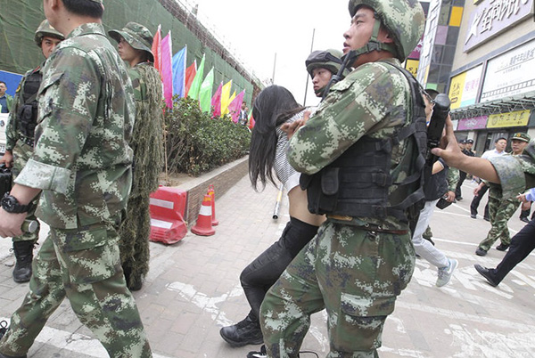 郑州一 女子 持刀 挟持 酒店女 服务员  特警成功营