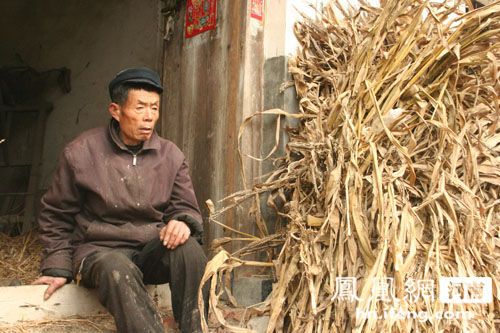 河南商水县乡村村民坚持8年为特困户家庭爱心