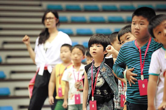 小宋佳亮相真人秀《一年级》 被评最弱"实习生活老师"