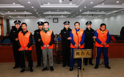 轰动国内的制售地沟油案件1月7日在济南宣判，图为开庭审判现场。