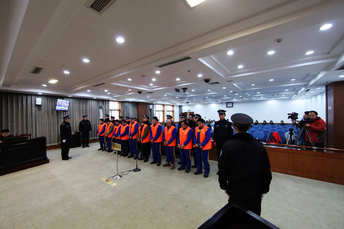 轰动国内的制售地沟油案件1月7日在济南宣判，图为开庭审判现场。