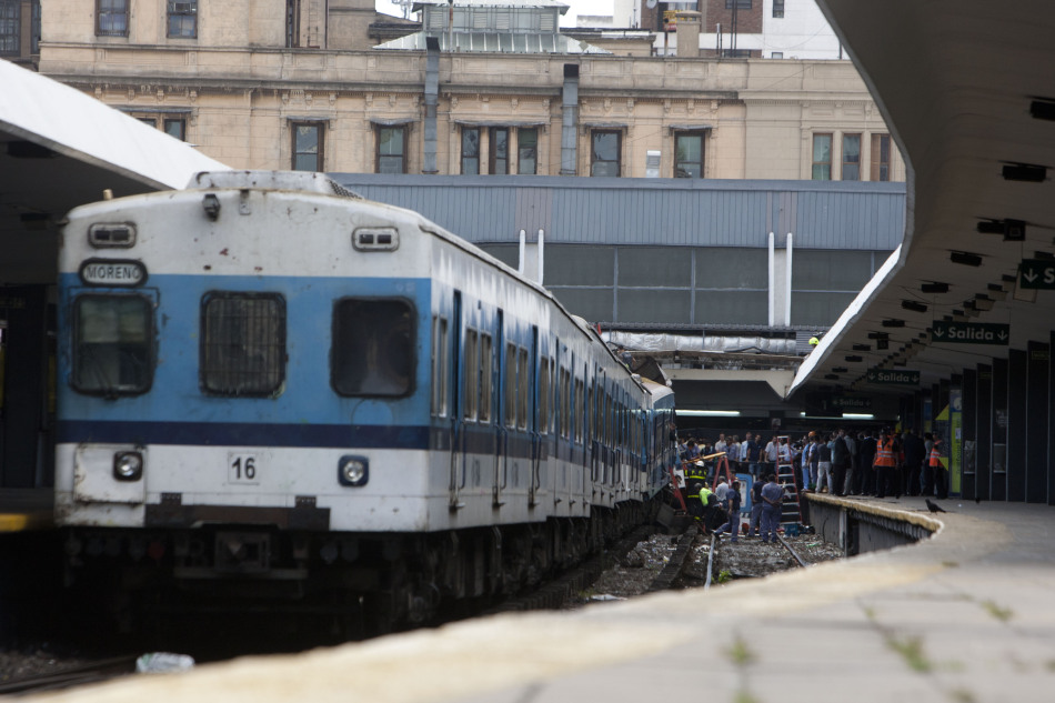 阿根廷首都城铁出轨49死600伤