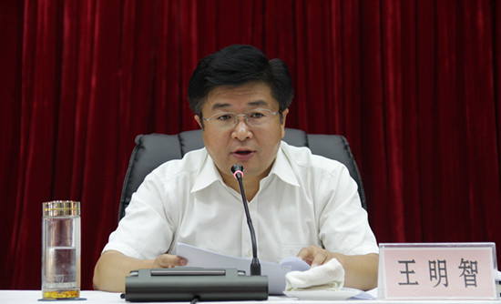 8月28日,全县安全生产工作会议在洛川宾馆召开,县委副书记,县长王明智