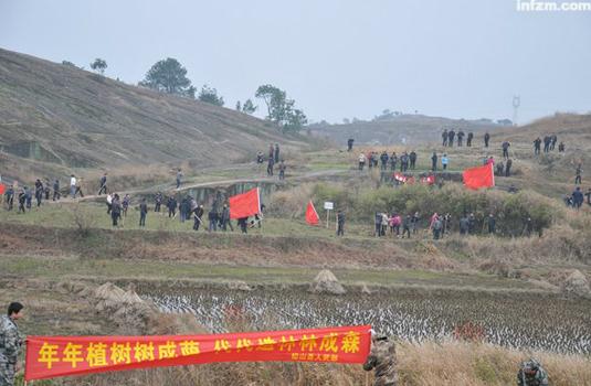 媒体起底江西一大四小工程 荒诞剧迭出