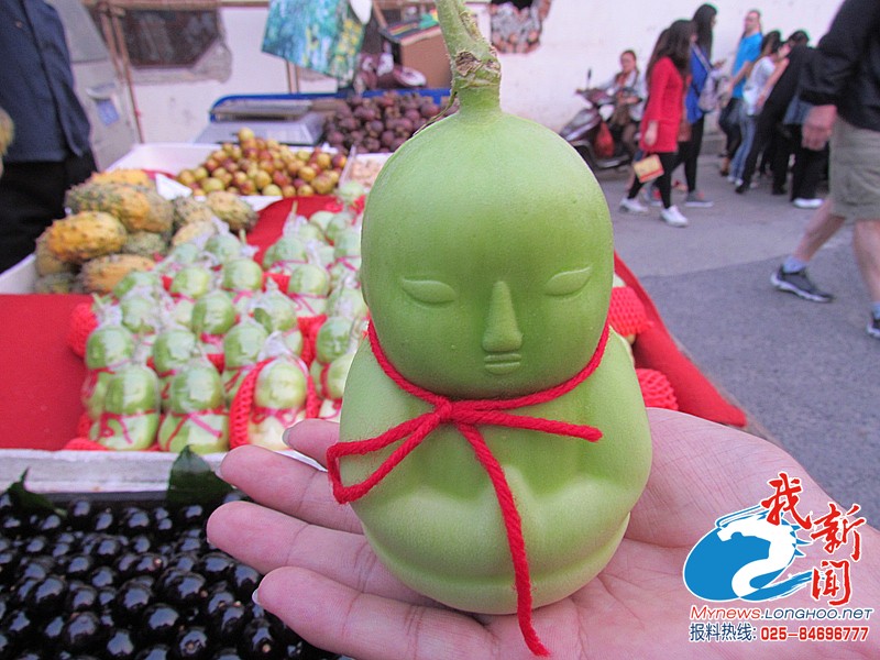 苏州街头人参果形似3岁小孩 有鼻子有嘴有眼