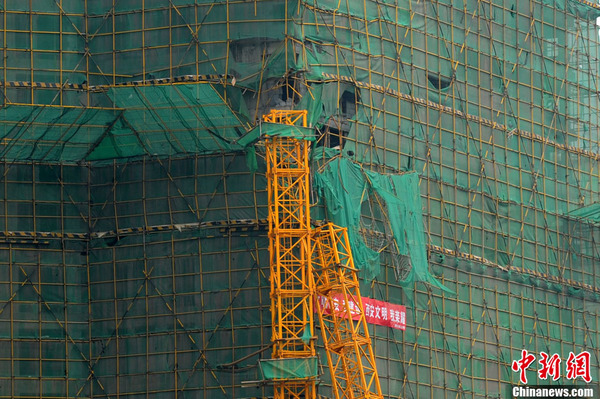 西安一建筑工地发生塔吊倒塌事故 已致4死4伤