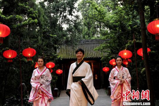 2013夜游武侯祠开启戏说三国主题季_财经