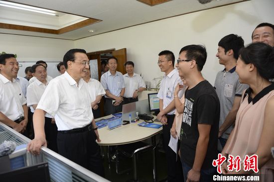 李克强:鼓励引导大学生到西部地区就业和创业