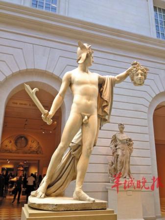 大都会博物馆中的雕塑作品:珀修斯与梅杜莎之头