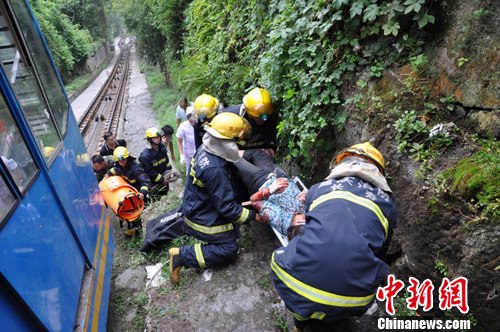 重庆长寿缆车突发安全事故致三人受伤