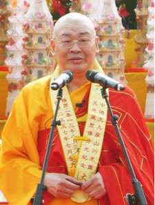 世界最高的地藏菩萨圣像开光庆典法会在九华山
