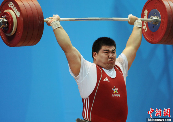 级举重比赛+艾雨南夺冠