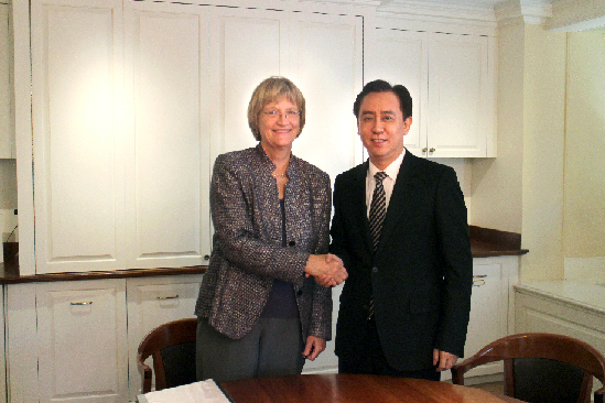 哈佛校长福斯特会见恒大地产许家印