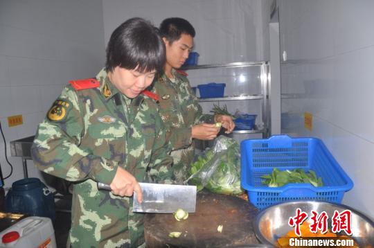 重庆消防总队启动干部当兵下队锻炼活动(图