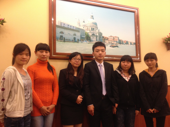 五女一男大学生团队研发避孕丁字裤 准备申请专