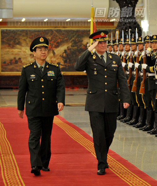 房峰辉与荷兰国防军司令举行会谈