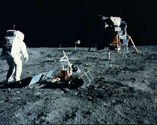 阿波罗载人登月工程回顾及真假之谜