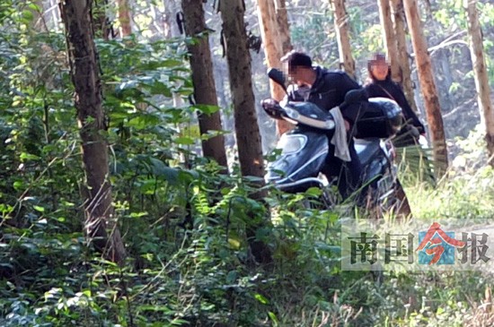 广西：白发村妇上山卖淫  八旬老翁拄仗嫖娼广西,白发,村妇,上山,卖淫