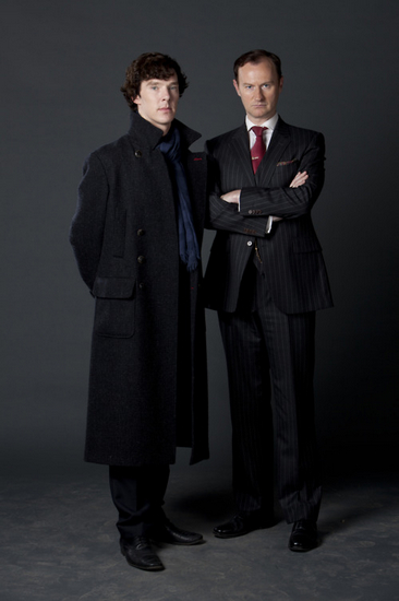 马克·盖提斯（右）在《神探夏洛克》中还客串出演夏洛克·福尔摩斯（本尼迪克特·康伯巴奇饰演）的哥哥。