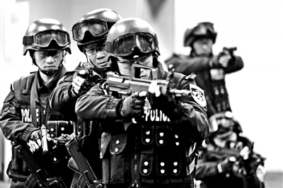 特警蓝剑突击队 解救人质零失败