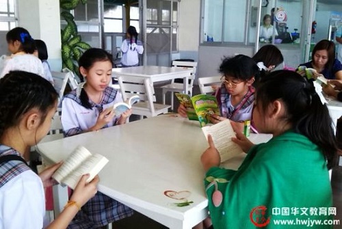 泰国三才公学中文流动书屋启动 学生阅读热情