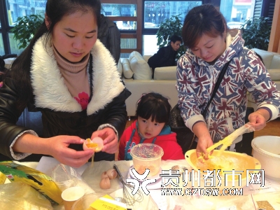 龙湾国际社区专业烘焙师教孩子做蛋糕|爸爸|小