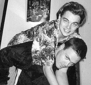 不理继兄出狱失踪莱昂纳多泡妞玩乐|莱昂纳多