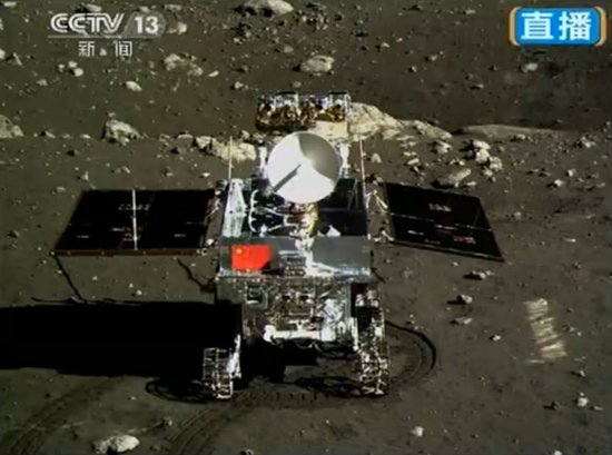 着陆器拍下月球上首张五星<em>红旗照片</em>_科技频道