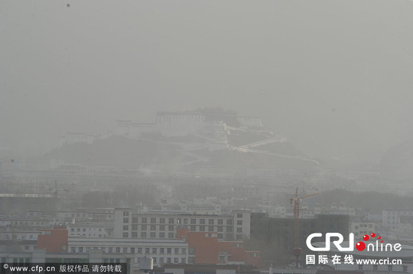 拉萨出现浮尘天气 布达拉宫若隐若现|天气|气温