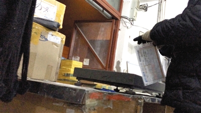 数家快递公司收件时未主动拆包验视 仅口头询