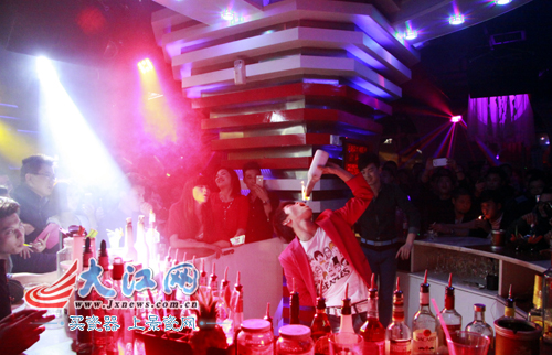 酒吧调酒师_中国调酒师的收入(2)