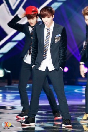 2013kbs歌谣大战EXO凭《咆哮》夺年度歌曲|