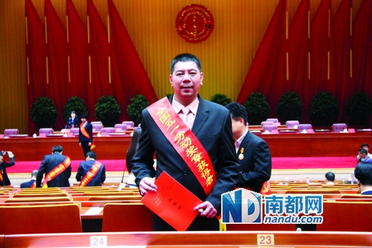 女导游与男游客睡觉图_导游证书_新旅游法导游收入(2)