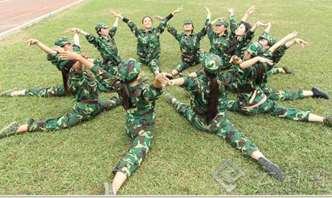 【另一眼】昆明闹市上演警匪大片 没出生证就