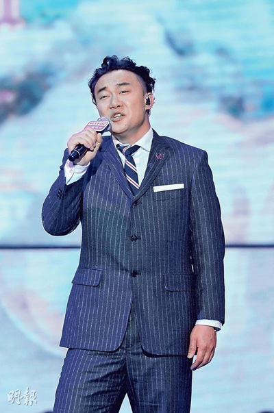 陈奕迅昨晚连夺6奖成为大赢家，他一脸认真把歌唱好，一洗之前表现失准的批评