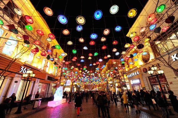 流光溢彩的冰雪“不夜城”