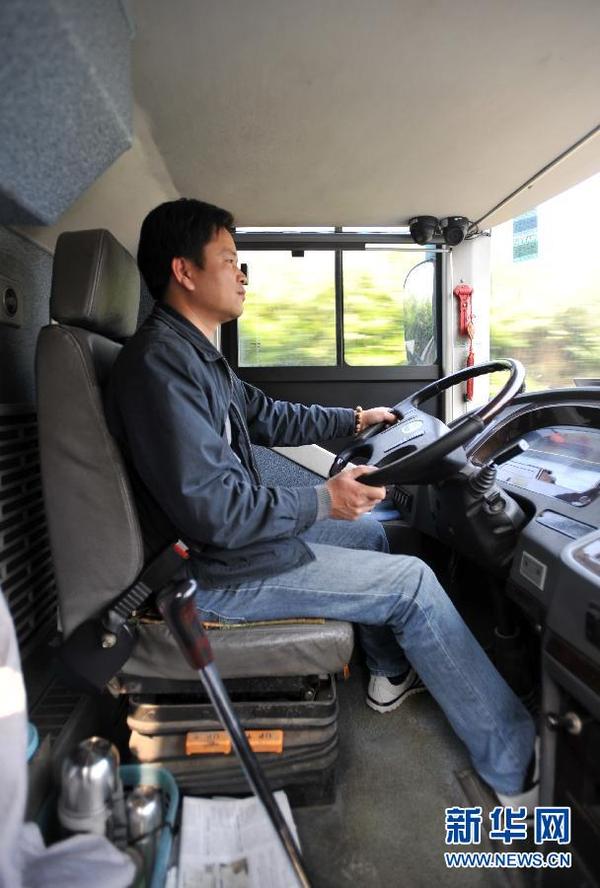 大巴司机江兴旺:把好方向盘 安全行万里|超速|超