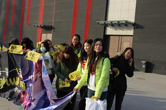 马年网络春晚明星荟萃 EXO粉丝团蜂拥而至|网