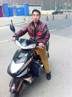 80后民工代表骑电动车上两会|环卫|环卫工