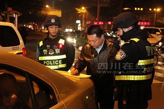 派出所人口普查中抓获逃犯_人口普查