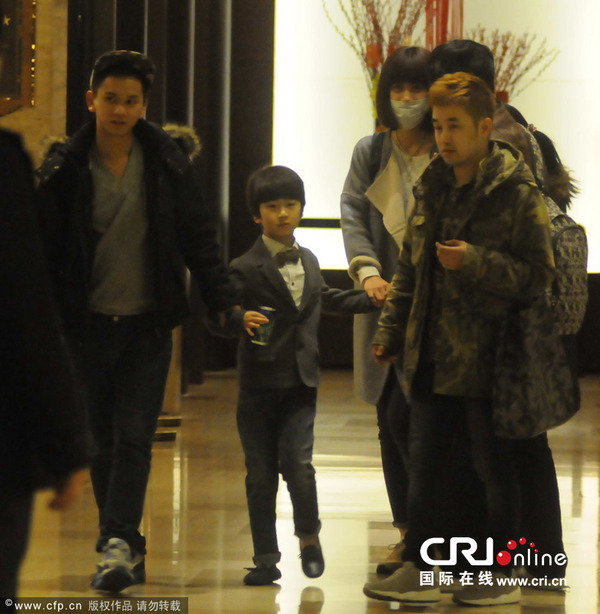 天天现身酒店获粉丝求合影 拍完忙跟寇静撒娇