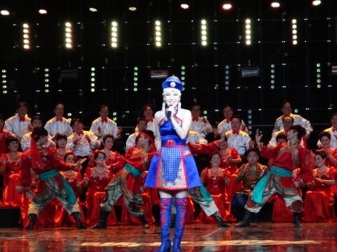 乌兰图雅《我的蒙古马》央视合唱春晚出彩|春
