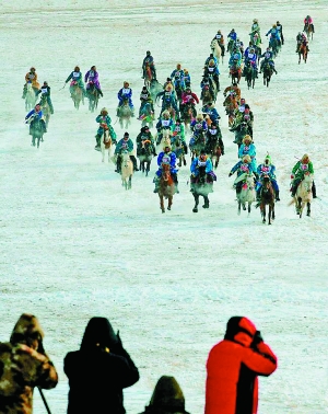 草原赛马|乌珠穆沁|牧民_凤凰资讯