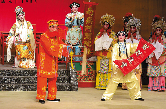 　　春节传统粤剧例戏《香花山大贺寿》