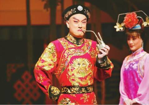 京剧界歌剧男高音关栋天 获民族类金唱片奖|