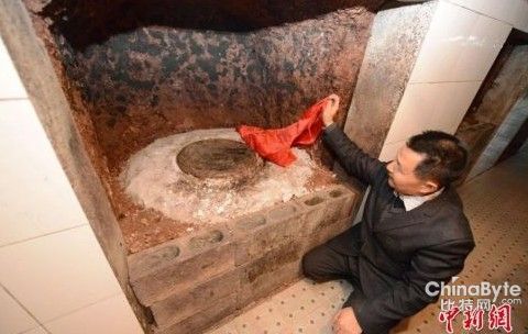 土豪豪宅自挖酒窖系个人喜好 镜头记录酒窖内