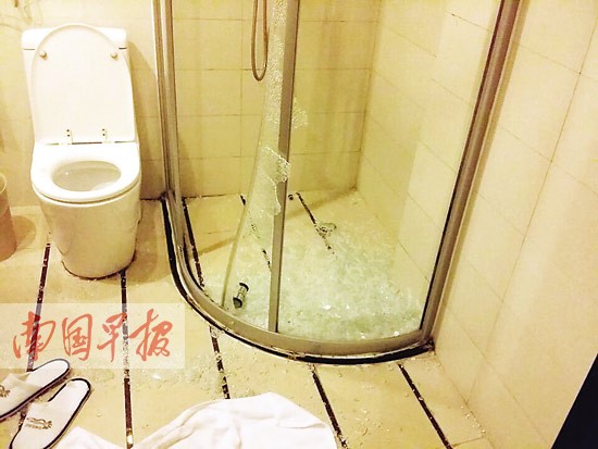 酒店浴室钢化玻璃门爆裂 受伤客人遭酒店索赔